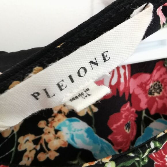 2/$40 Pleione peplum blouse size M - Picture 2 of 6